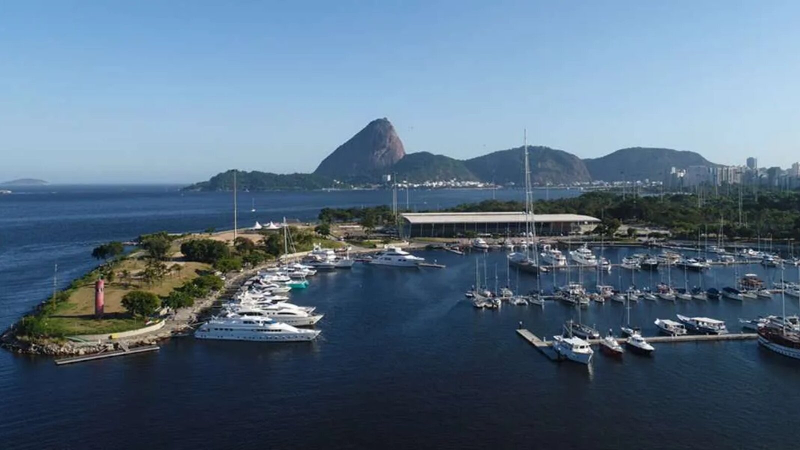 Vista aérea da Marina da Glória no Rio de Janeiro