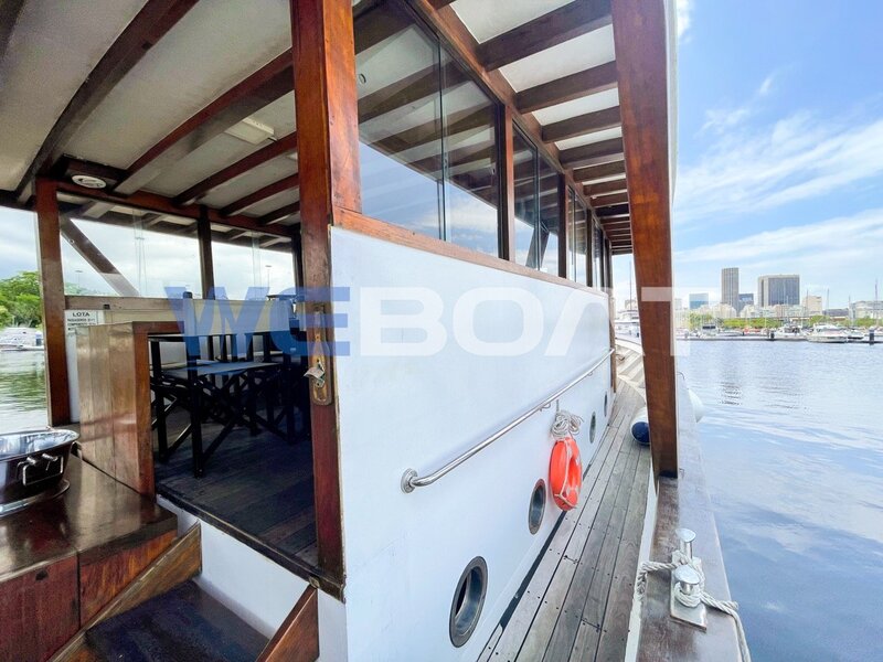 Barco Gourmet 53 - Cockpit