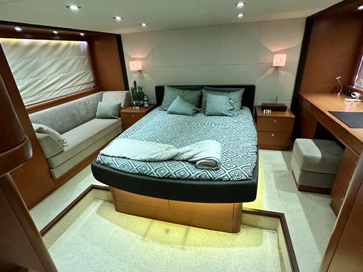 Prestige 60 - Suíte de proa com cama queen