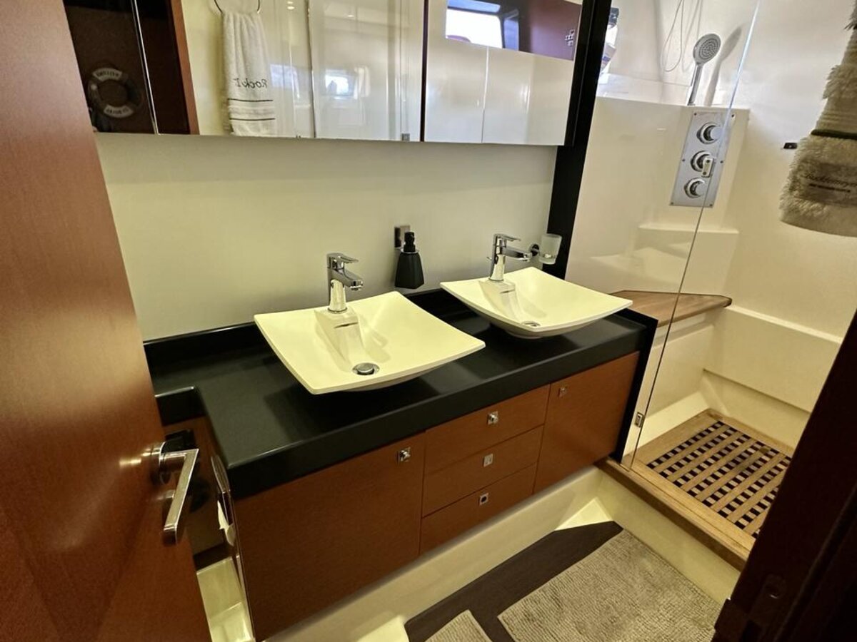 Prestige 60 - Banheiro master com cuba dupla e ducha