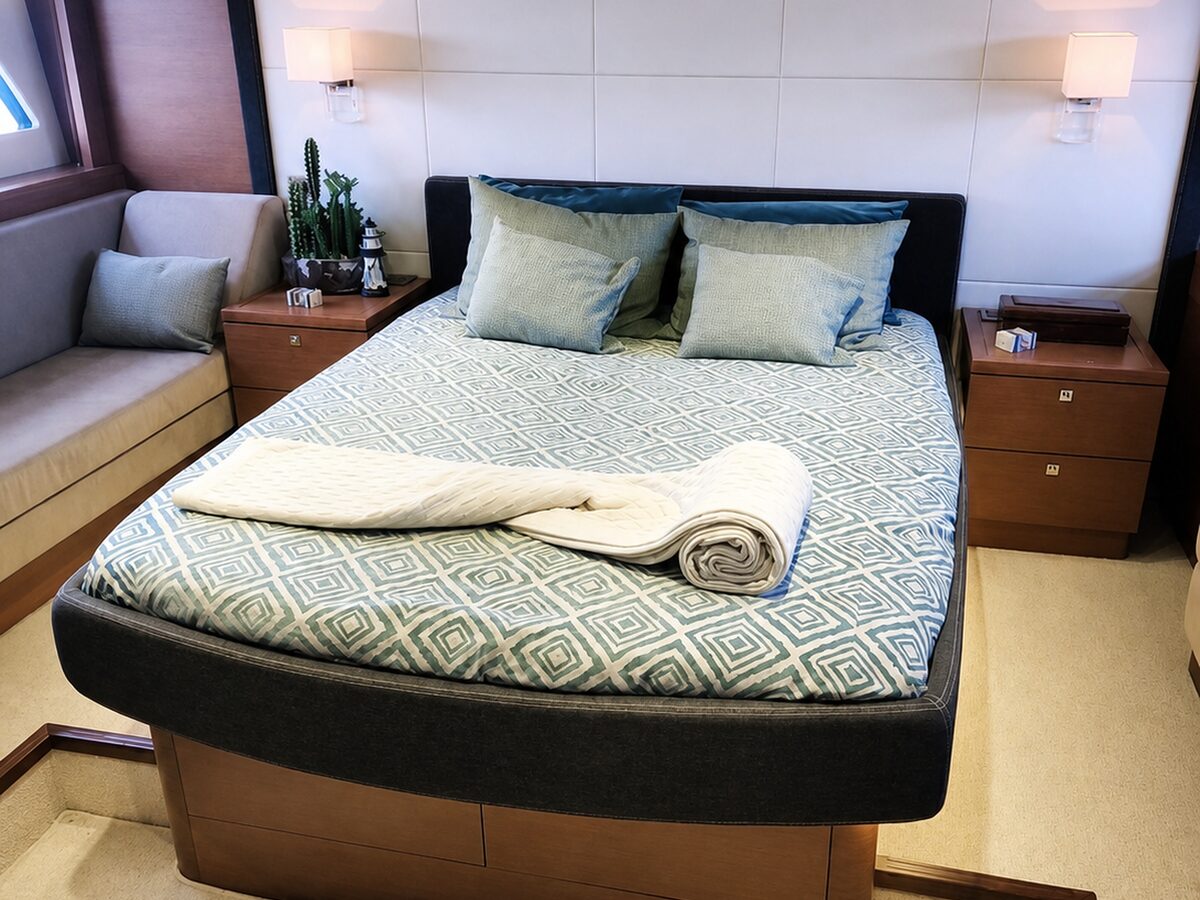 Prestige 60 - Suíte com cama de casal e toalhas