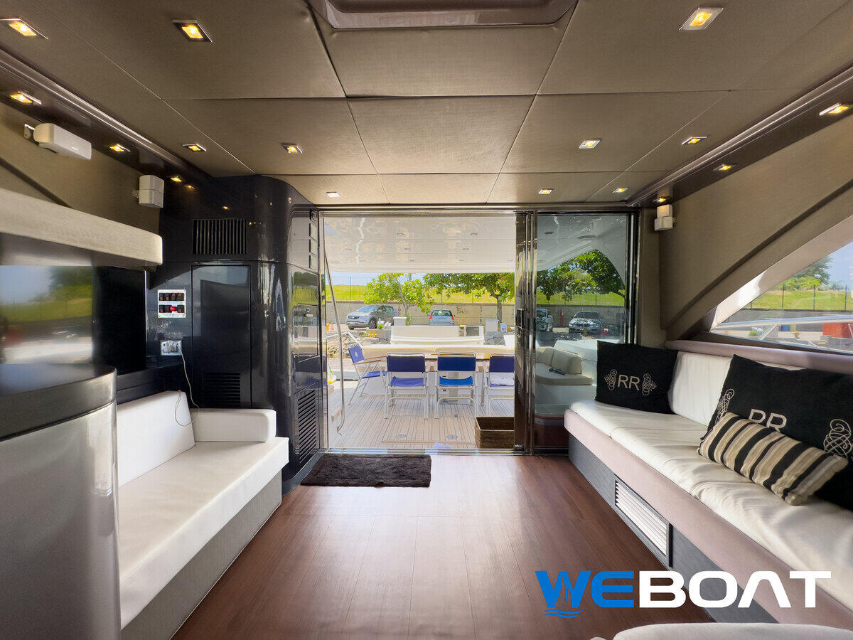 Schaefer 62 Fly - Salão com portas de vidro para a popa