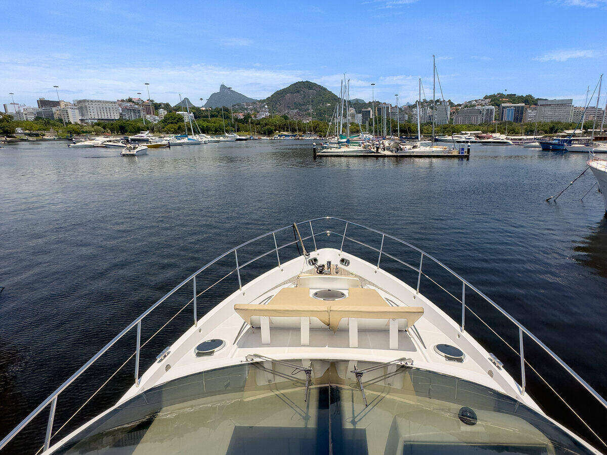 Schaefer 62 Fly - Vista da proa com marina e Cristo Redentor