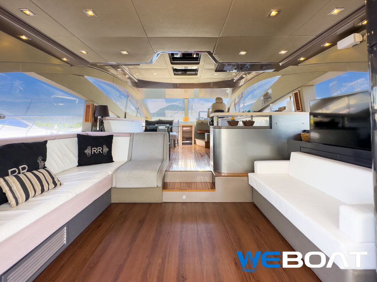 Schaefer 62 Fly - Salão principal com sofás