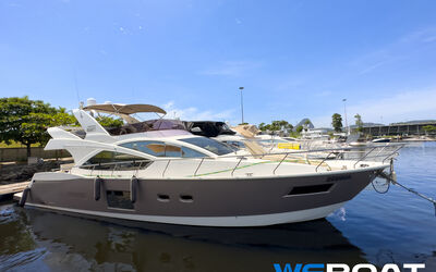 Schaefer 62 Fly na Marina da Glória com Pão de Açúcar ao fundo