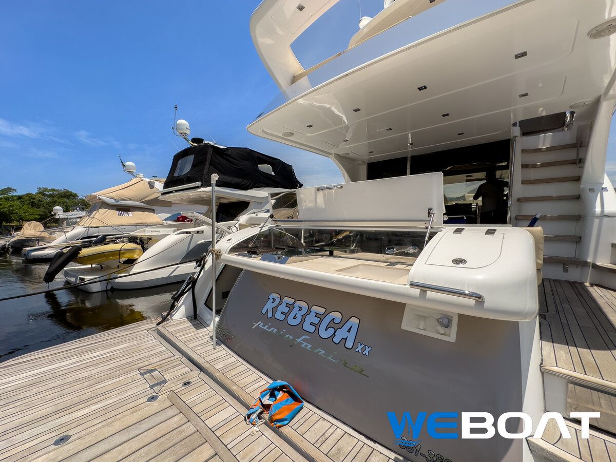 Schaefer 62 Fly - Popa com mesa de jantar externa