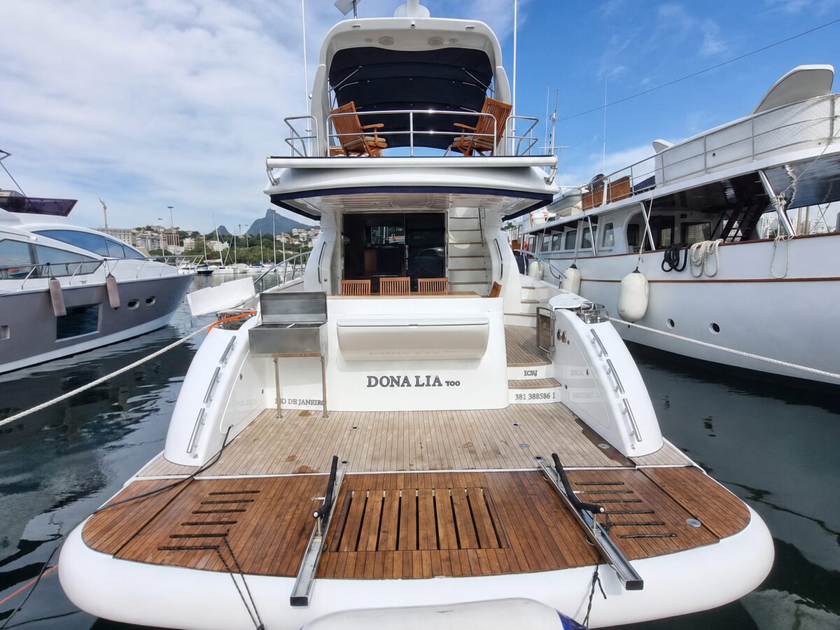 Schaefer 72 Fly - Proa e deck frontal