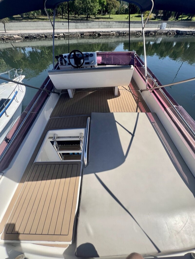 WeBoat Ghost 36 - Cockpit