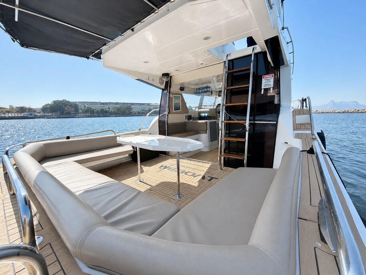 WeBoat 420 - Praça de popa coberta
