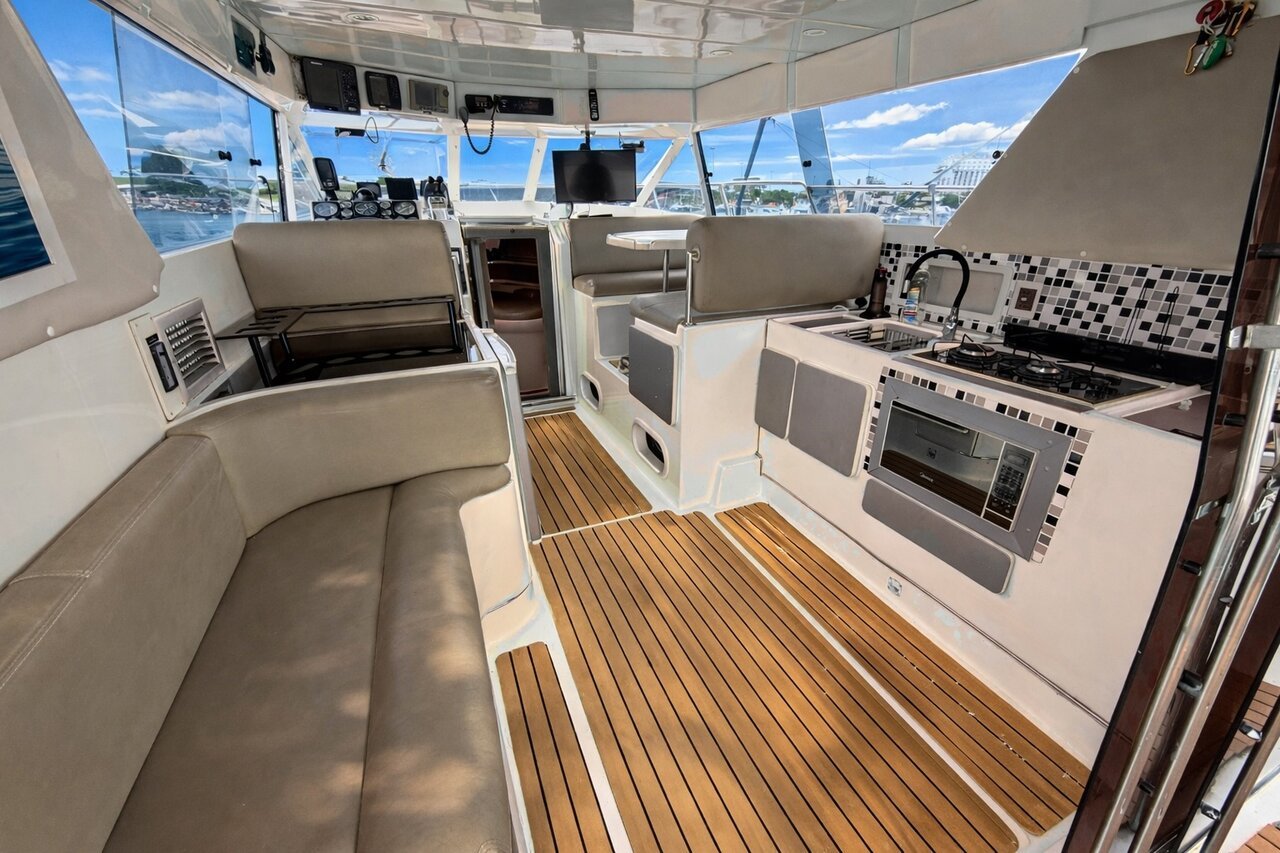 WeBoat Ibiza 42 - Cockpit com cozinha