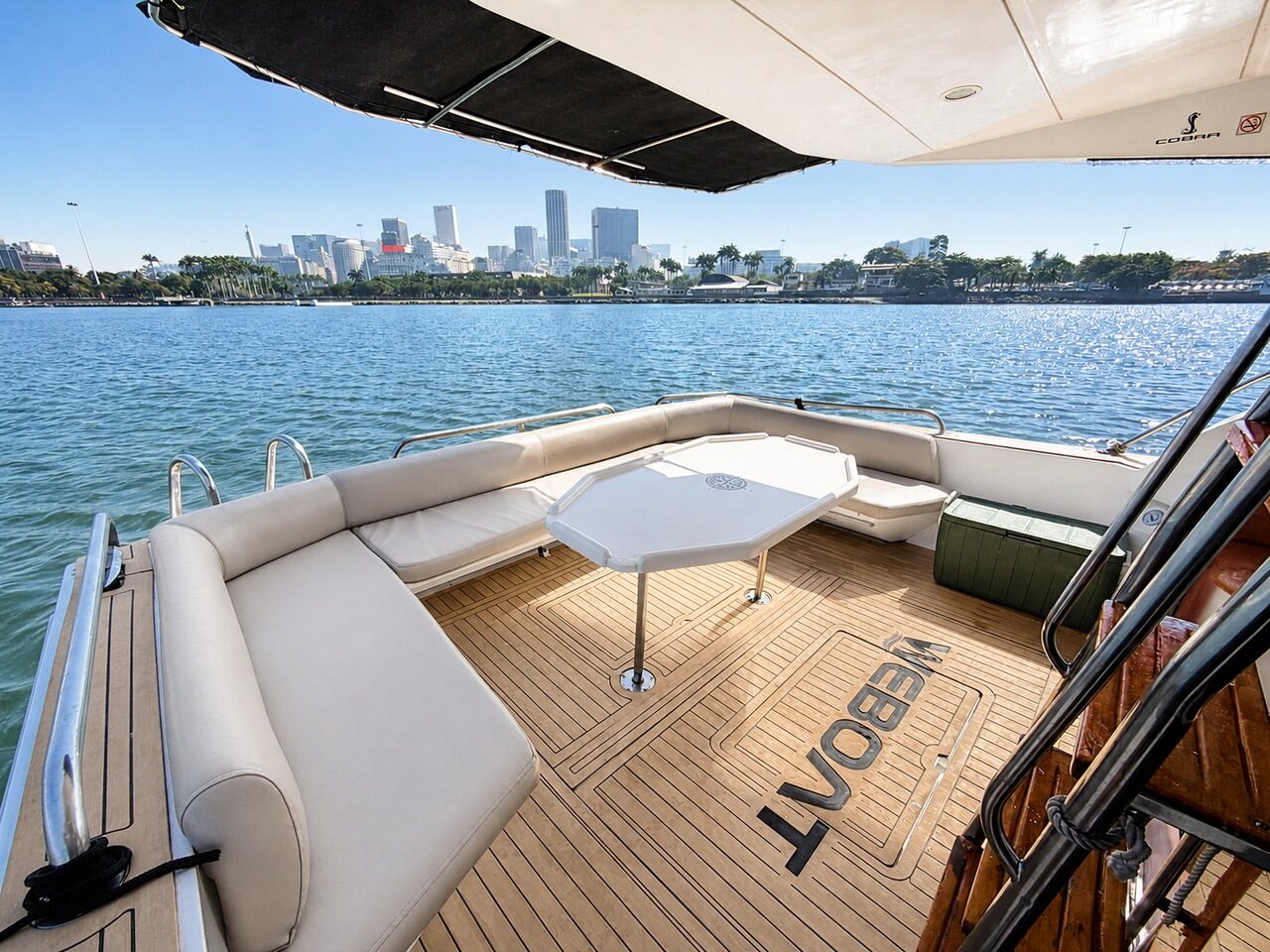 WeBoat 420 - Solário de proa com vista da cidade