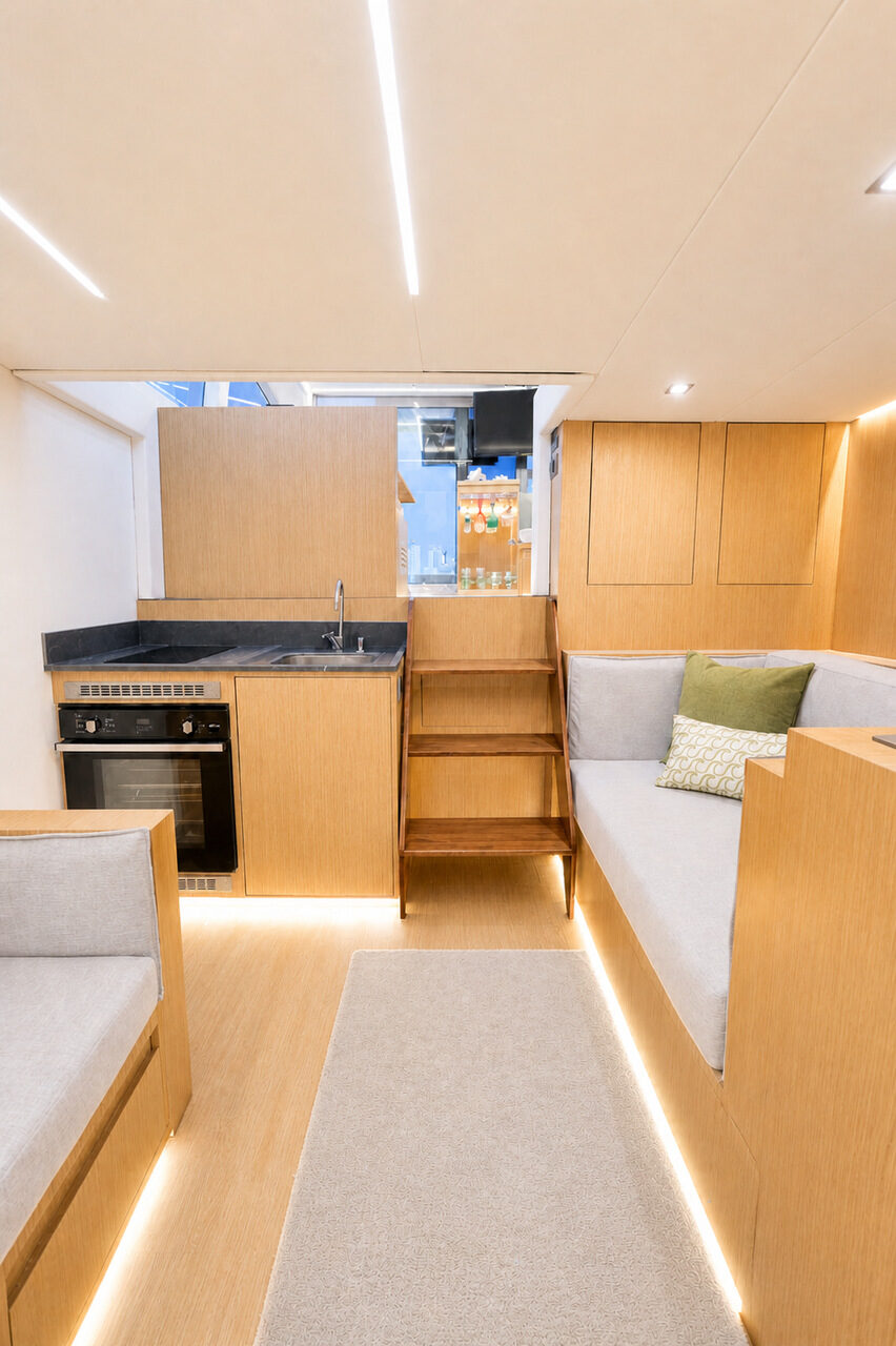 WeBoat Mares 50 - Corredor de acesso à cozinha