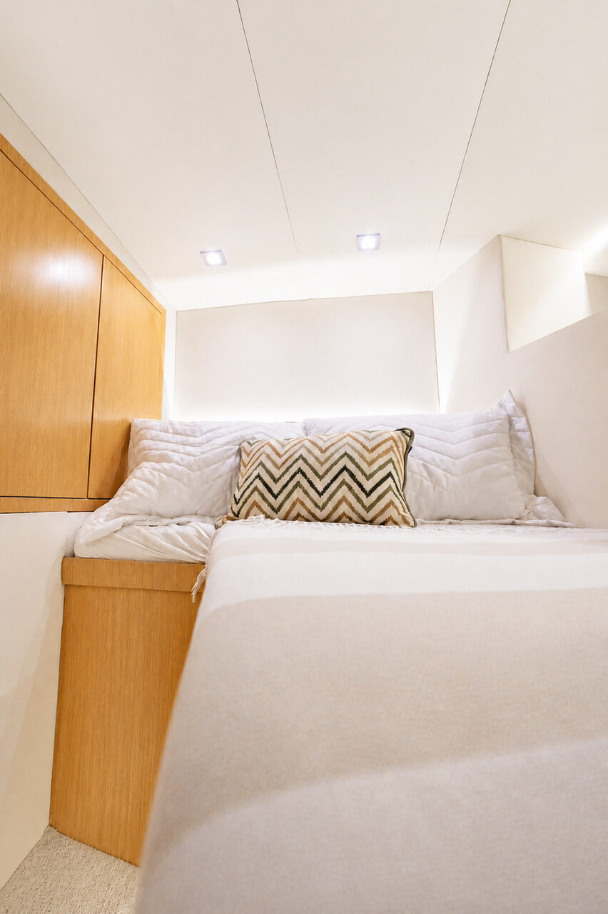 WeBoat Mares 50 - Cabine com cama de casal e claraboia