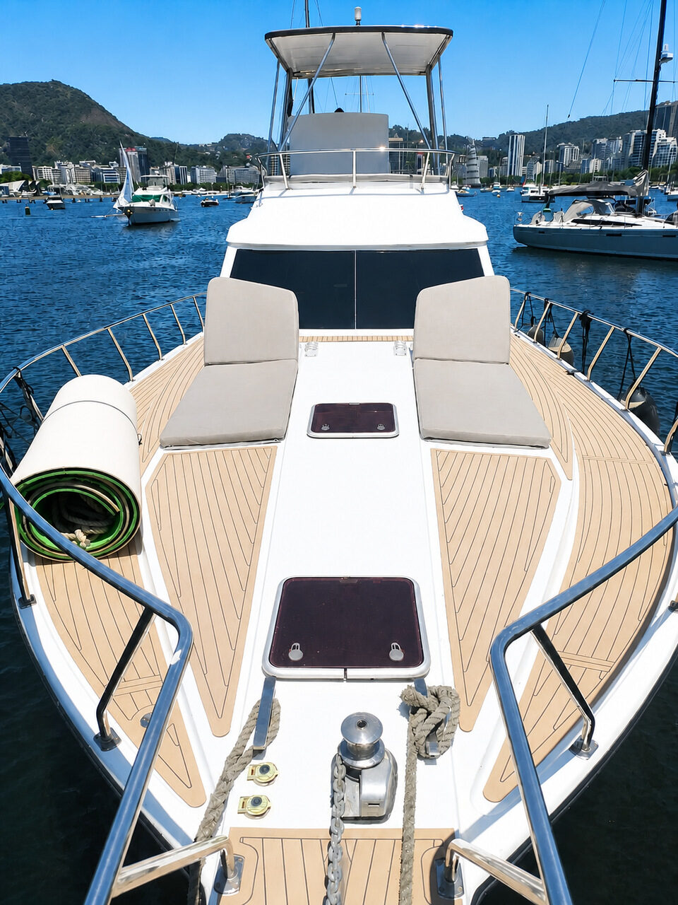 WeBoat Mares 50 - Deck de proa com tapete flutuante