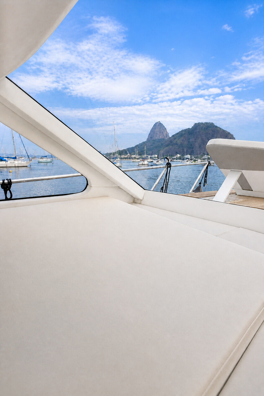 WeBoat Mares 50 - Deck com vista do Pão de Açúcar