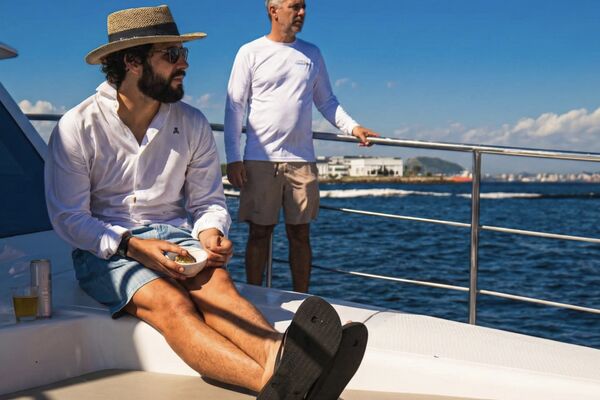 Happy hour corporativo no mar com vista do Rio